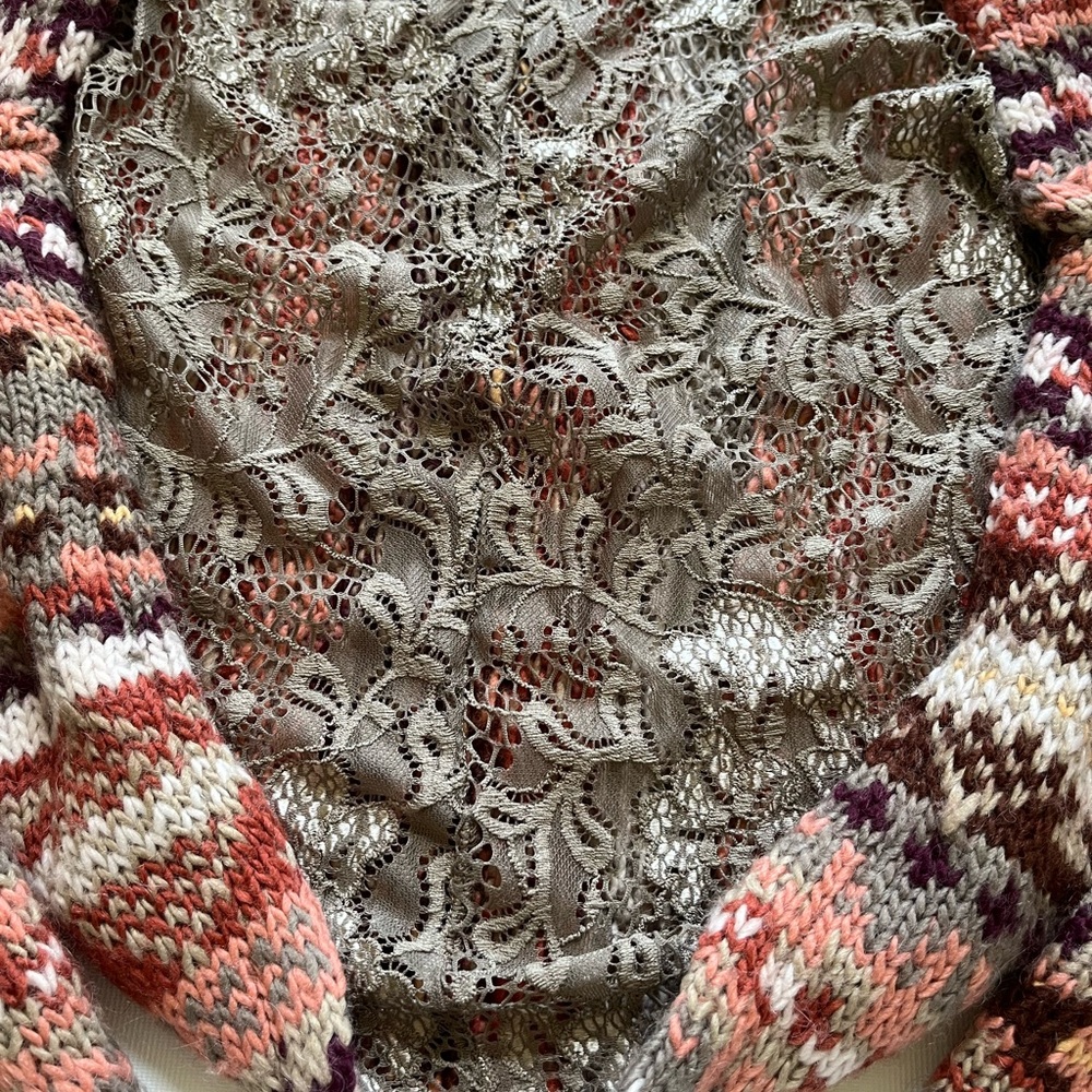 Women's Multicolor Patterned Sweater - Picture 7 of 8